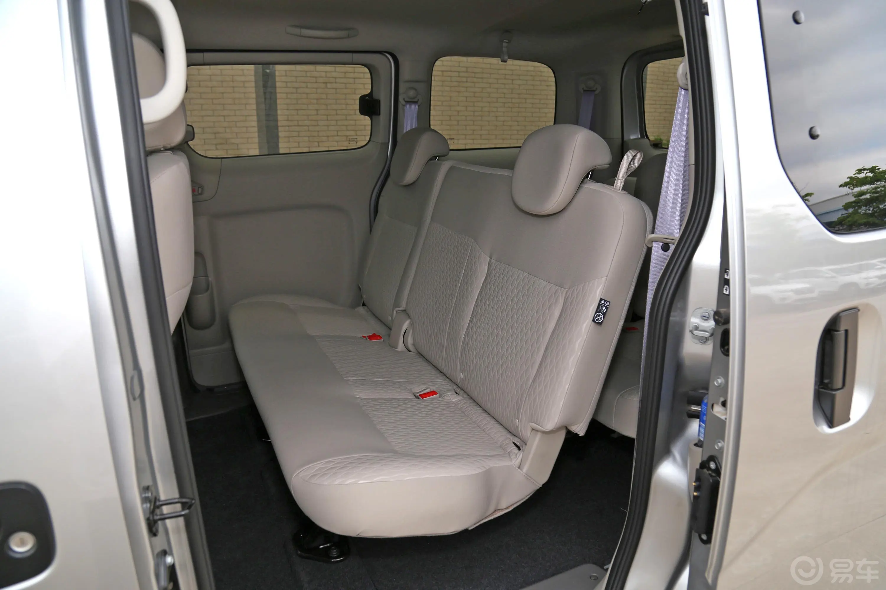 日产NV200改款 1.6L 手动 豪华版后排座椅
