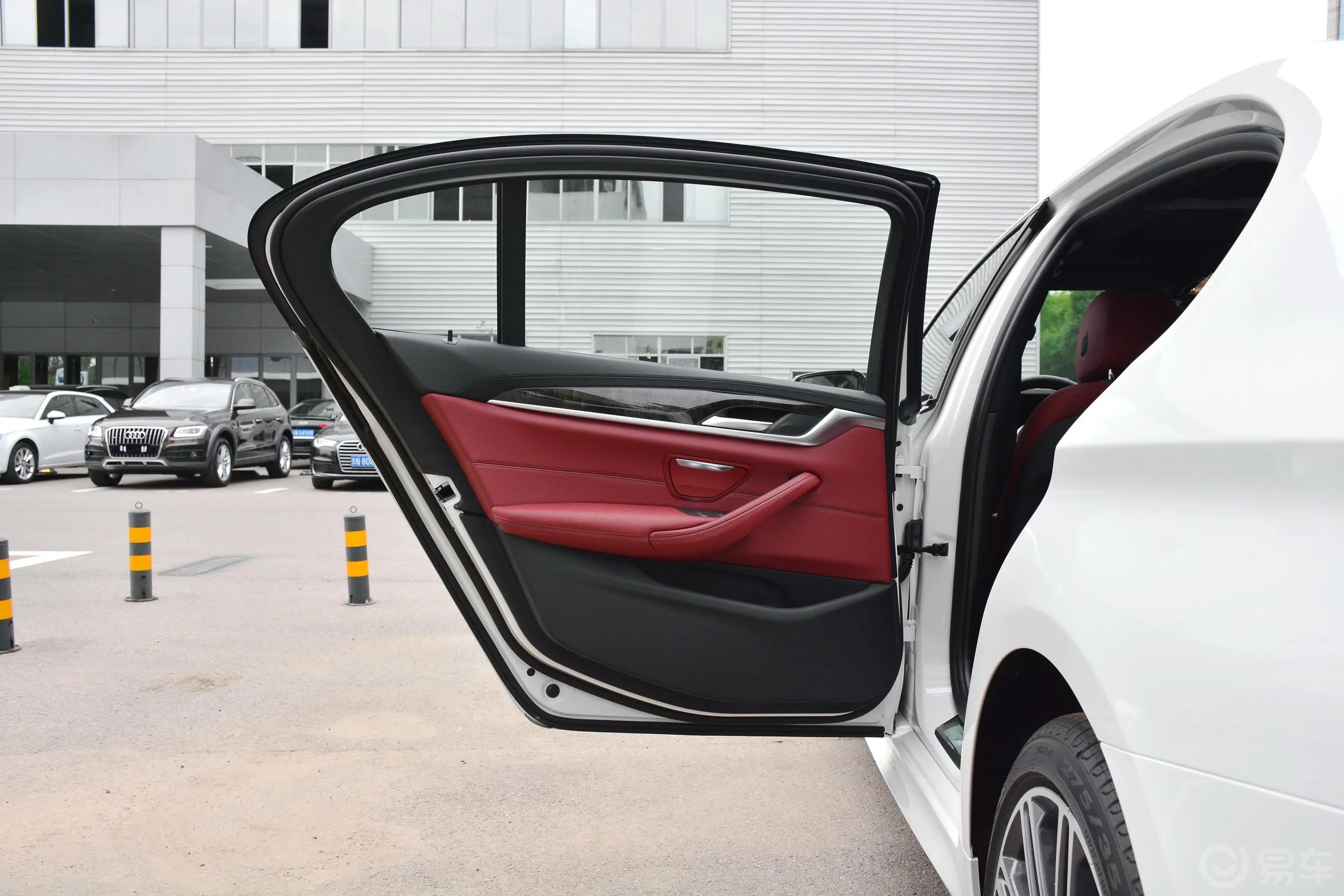 宝马5系改款 530Li xDrive M运动套装驾驶员侧后车门