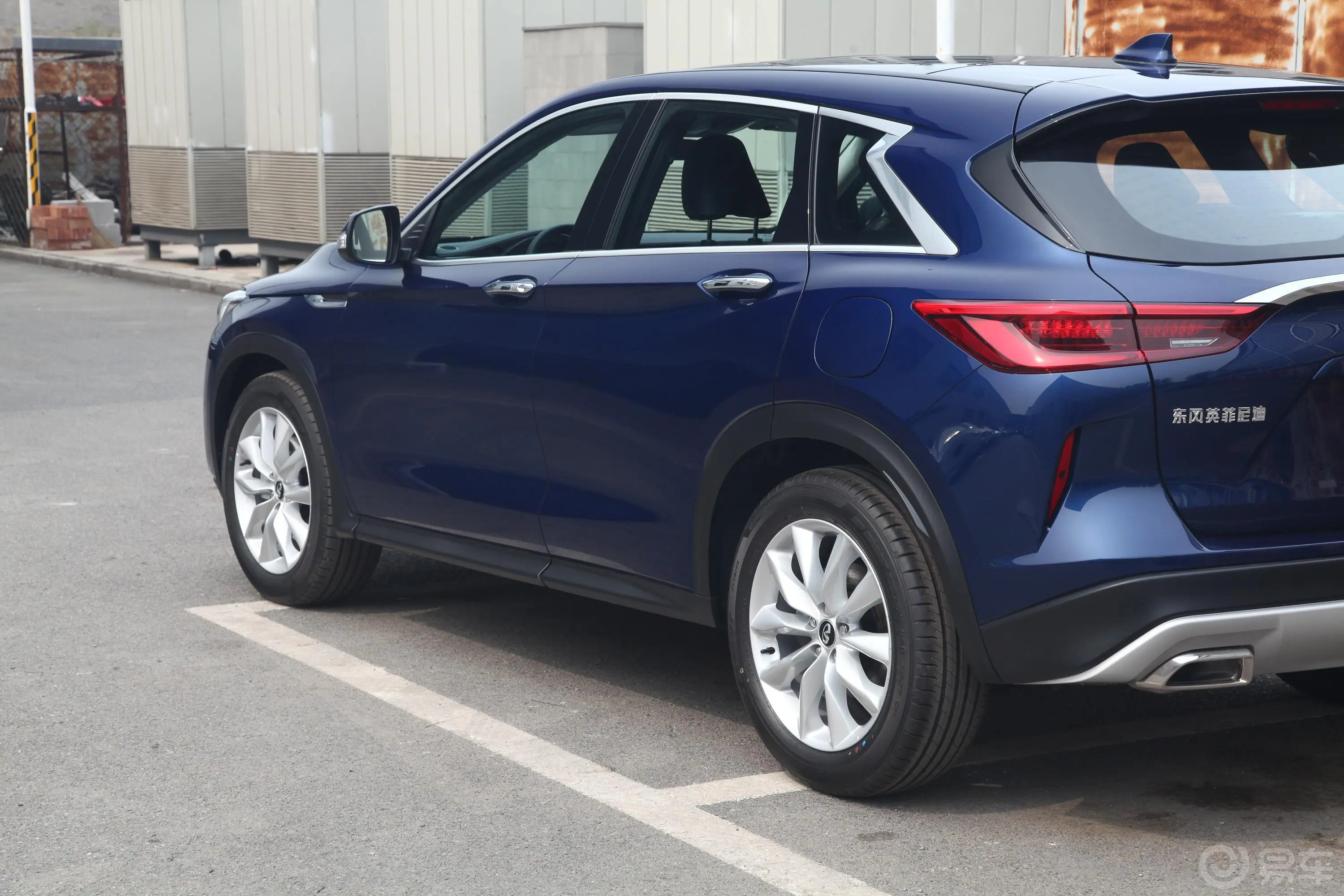 英菲尼迪QX502.0T 两驱 菁英版外观