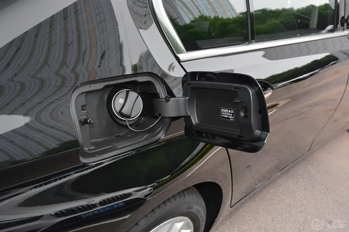 宝马5系改款 530Li xDrive 豪华套装油箱盖