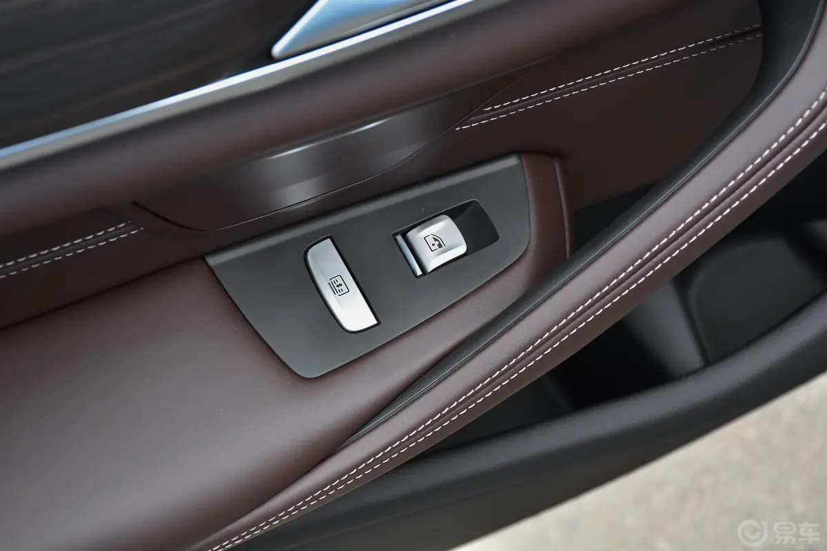 宝马5系改款 530Li xDrive 豪华套装后车窗调节