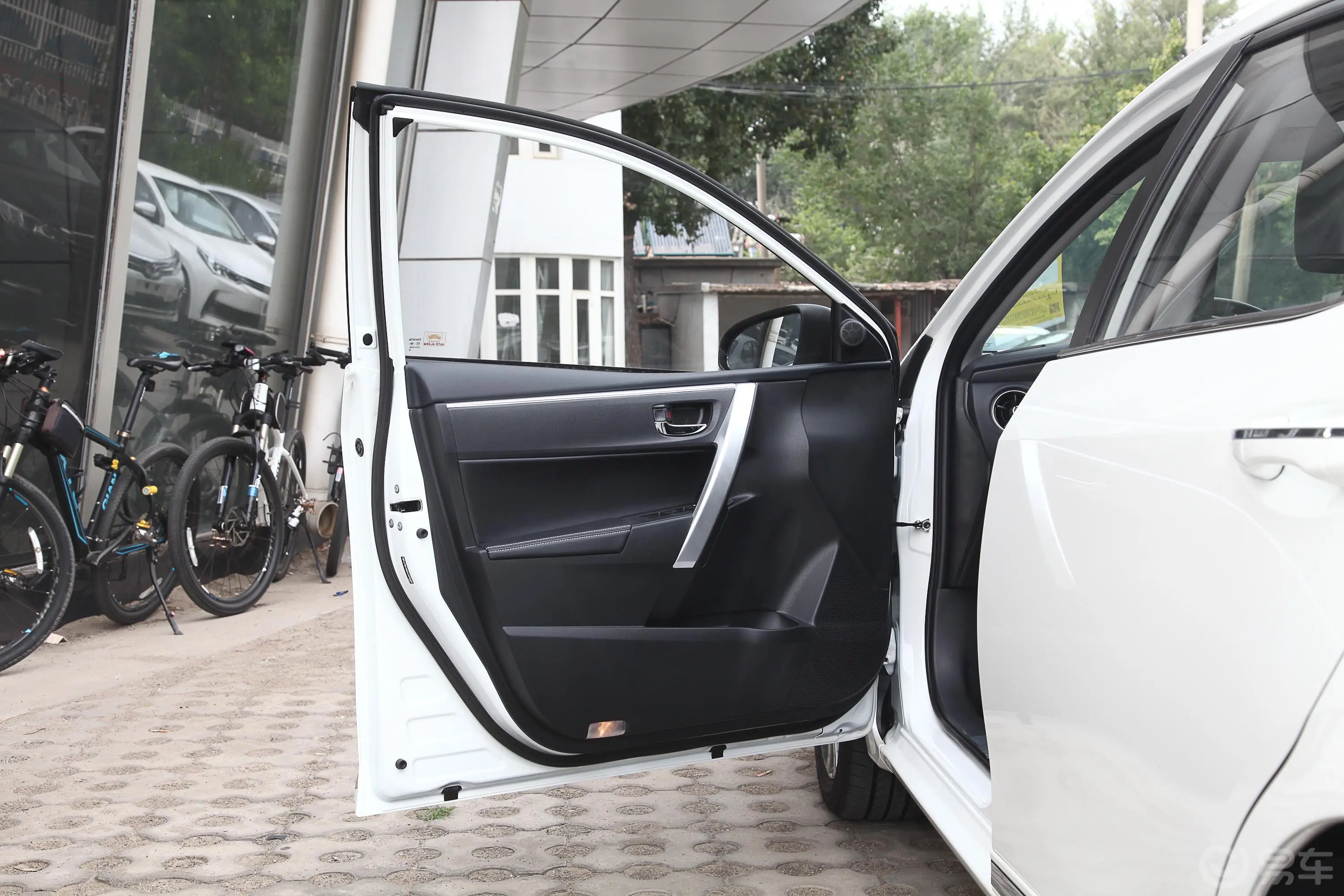卡罗拉改款 1.2T CVT GL-i真皮版 国V驾驶员侧前车门