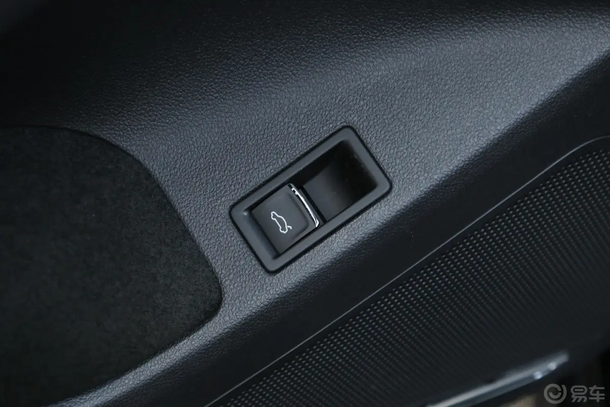 速腾1.6L 手动 舒适版电动尾门按键（手动扶手）