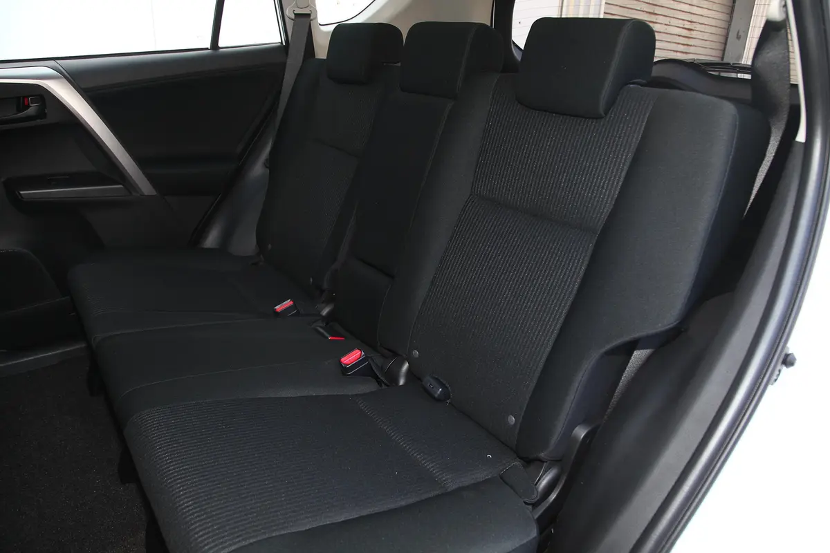 RAV4荣放2.0L CVT 两驱 舒适版 国V后排座椅