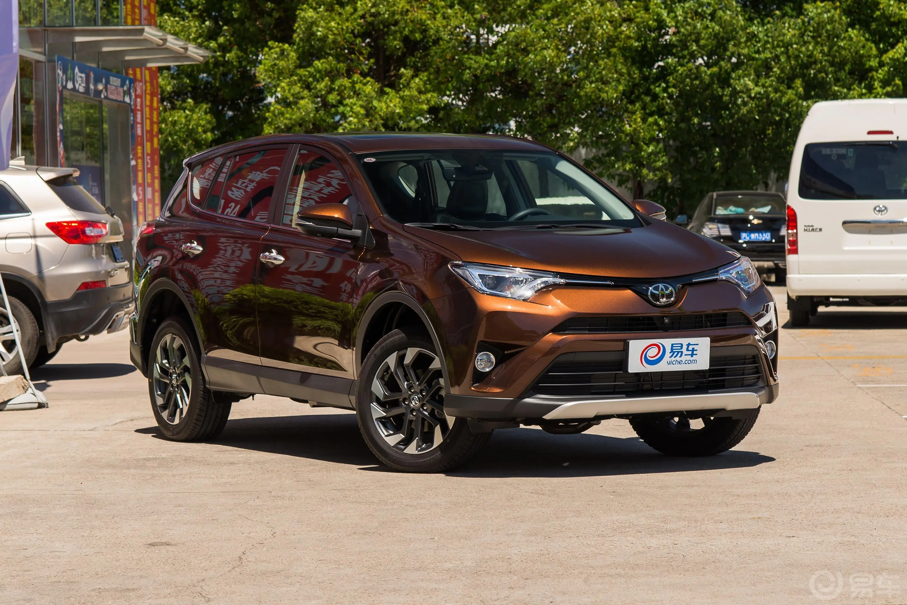 RAV4荣放2.5L 手自一体 四驱 精英版 国V侧前45度车头向右水平