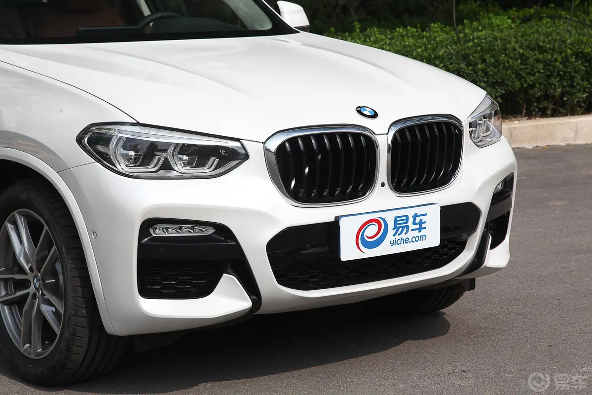 宝马X3xDrive 30i 领先版 M运动套装 国V外观