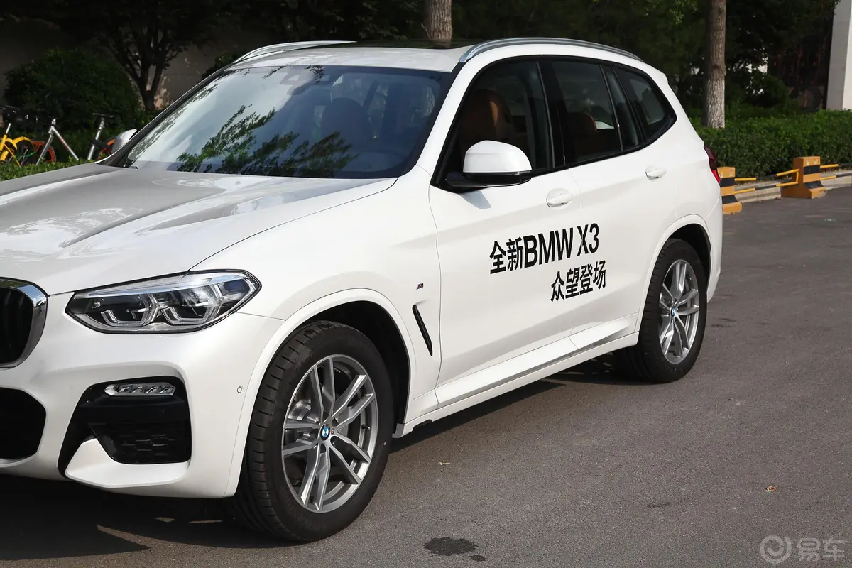 宝马X3xDrive 30i 领先版 M运动套装 国V外观