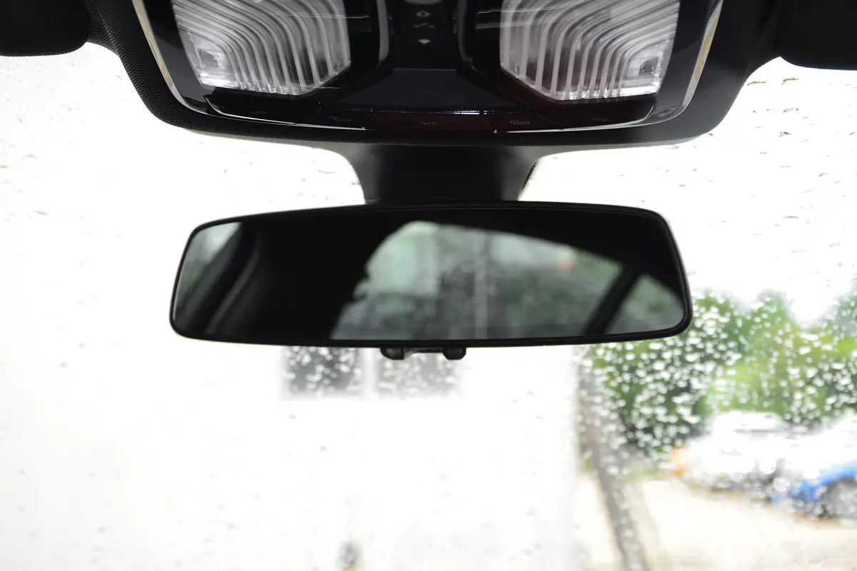 宝马5系改款 530Li 尊享版 M运动套装内后视镜