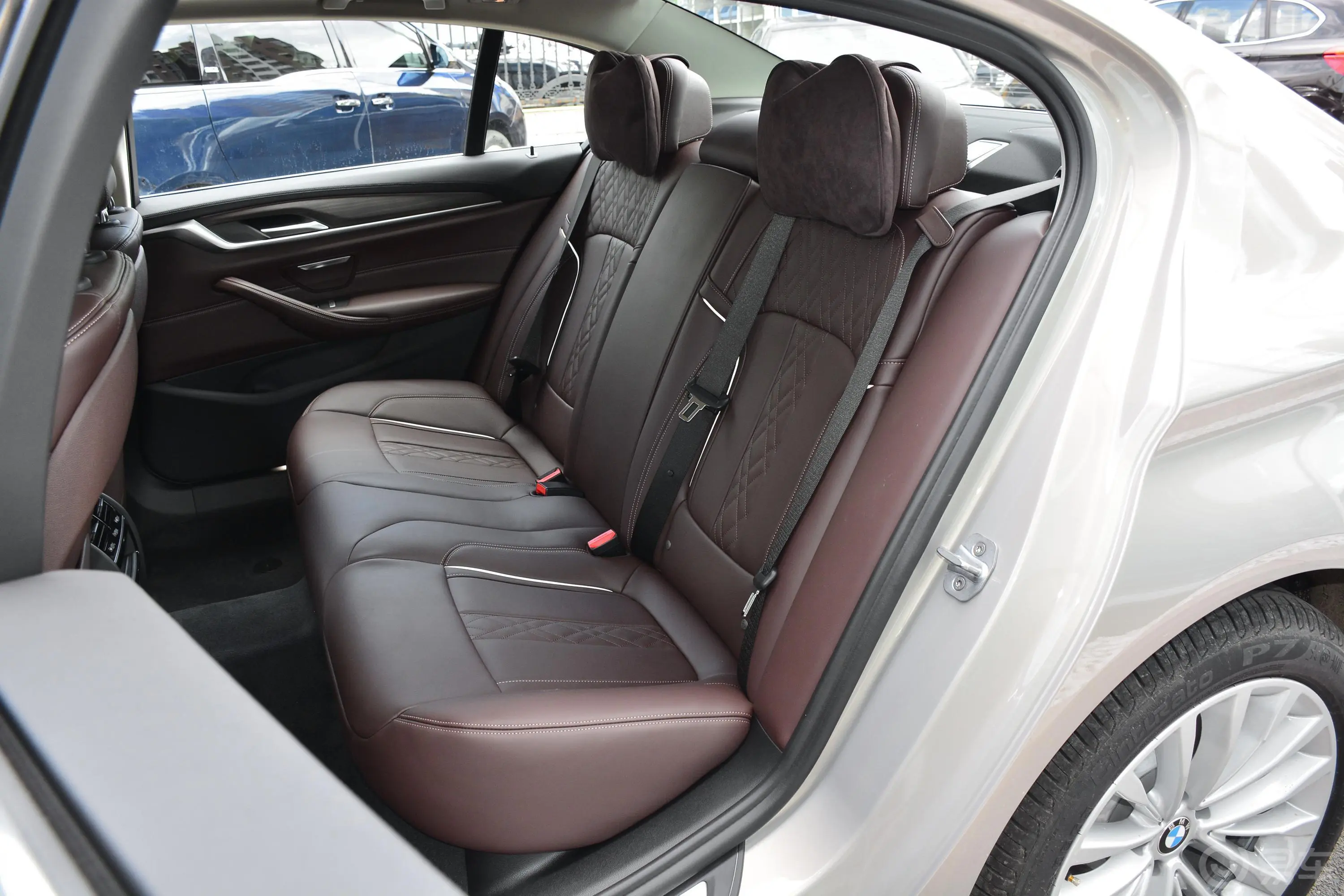 宝马5系530Li 领先版 豪华套装后排座椅