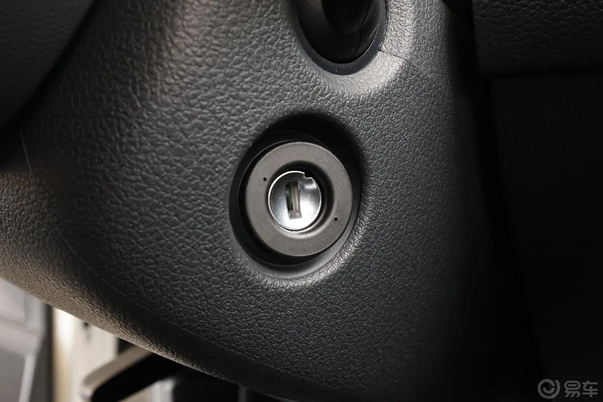桑塔纳浩纳 1.6L 自动 风尚版钥匙孔或一键启动按键