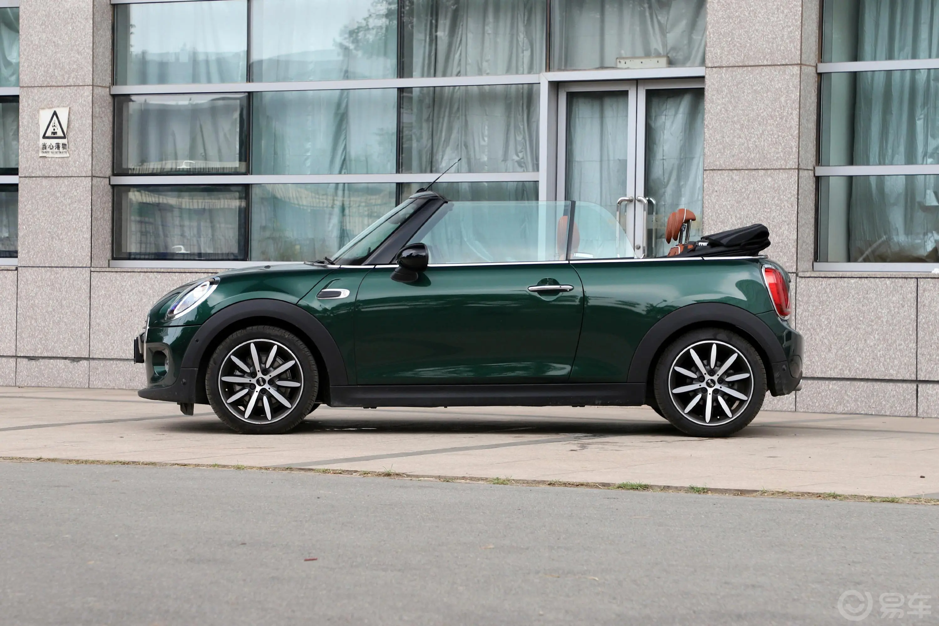 MINI CABRIO1.5T COOPER CABRIO 艺术家正侧车头向左水平