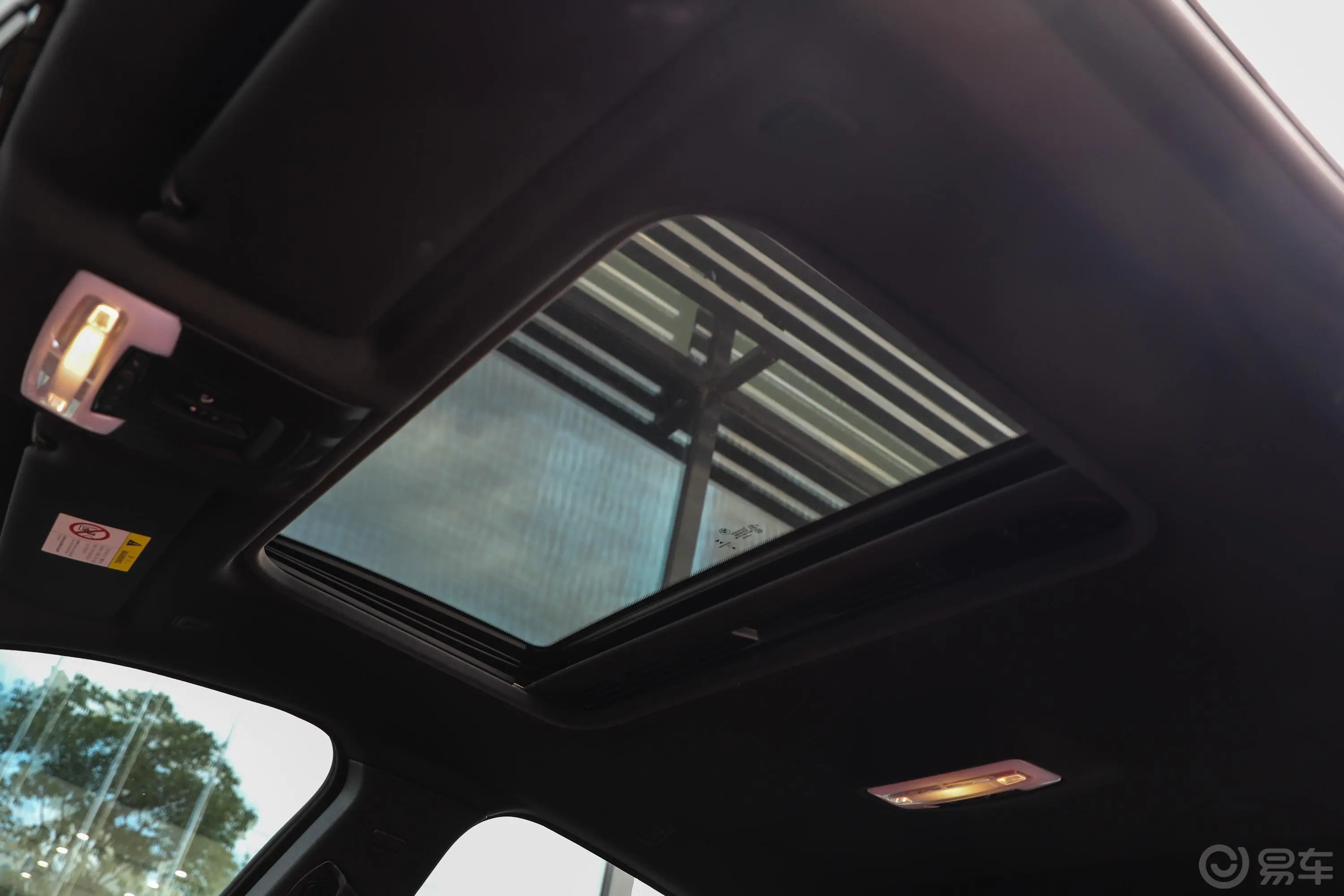 宝马4系四门轿跑 430i M运动套装天窗内拍关闭