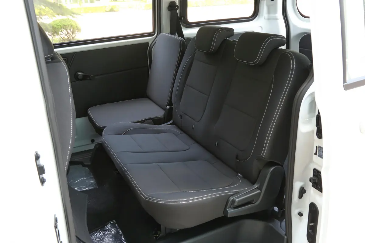 欧诺S欧诺S 1.5L 手动 超值版后排座椅