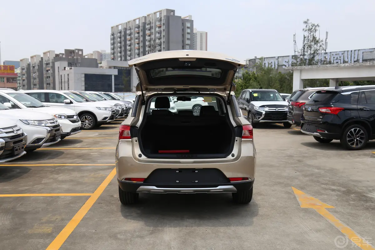 祺智PHEV1.5L E-CVT 智联尊贵版空间