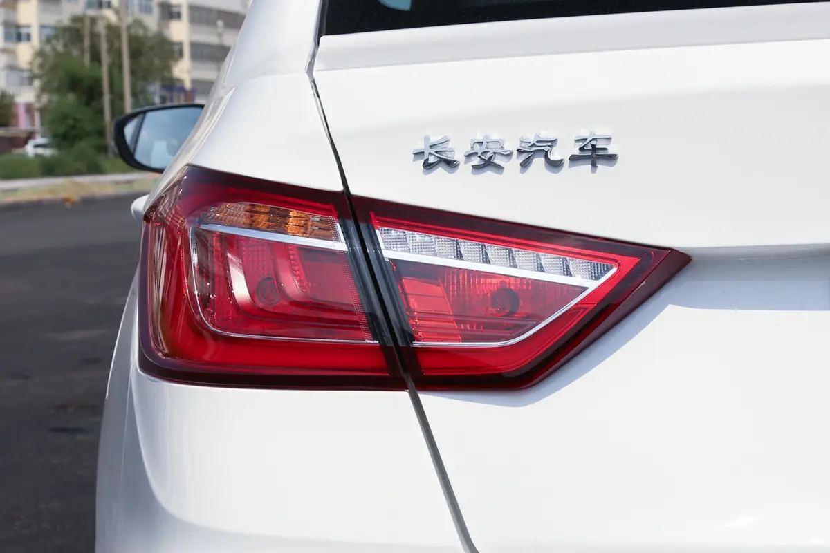 逸动DT1.6L 手自一体 悦享型外观