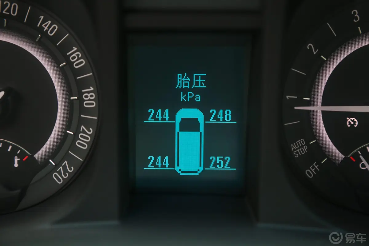 别克GL825S 豪华版 国V内饰