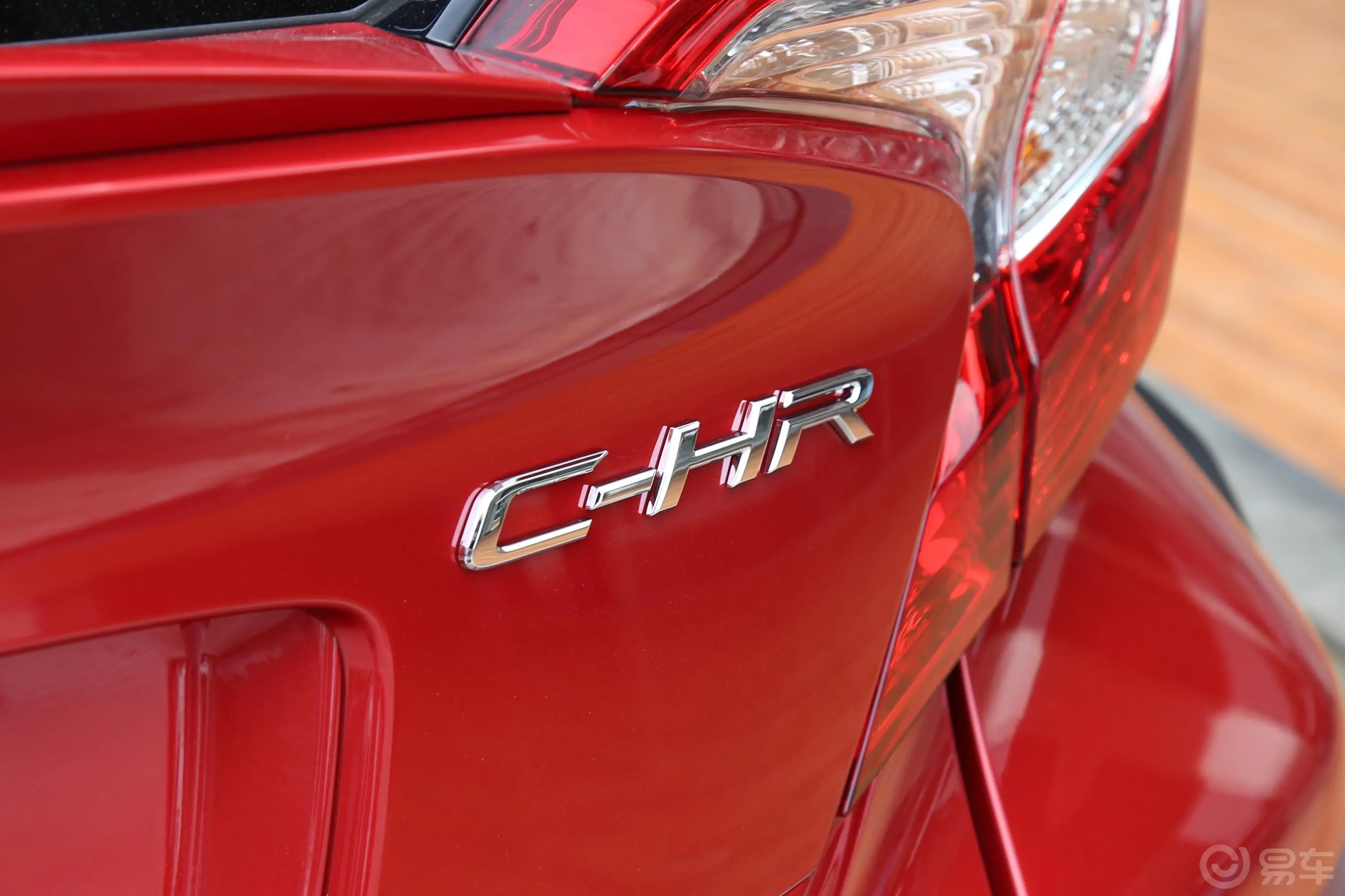 丰田C-HR2.0L CVT 酷越领先版 国V外观