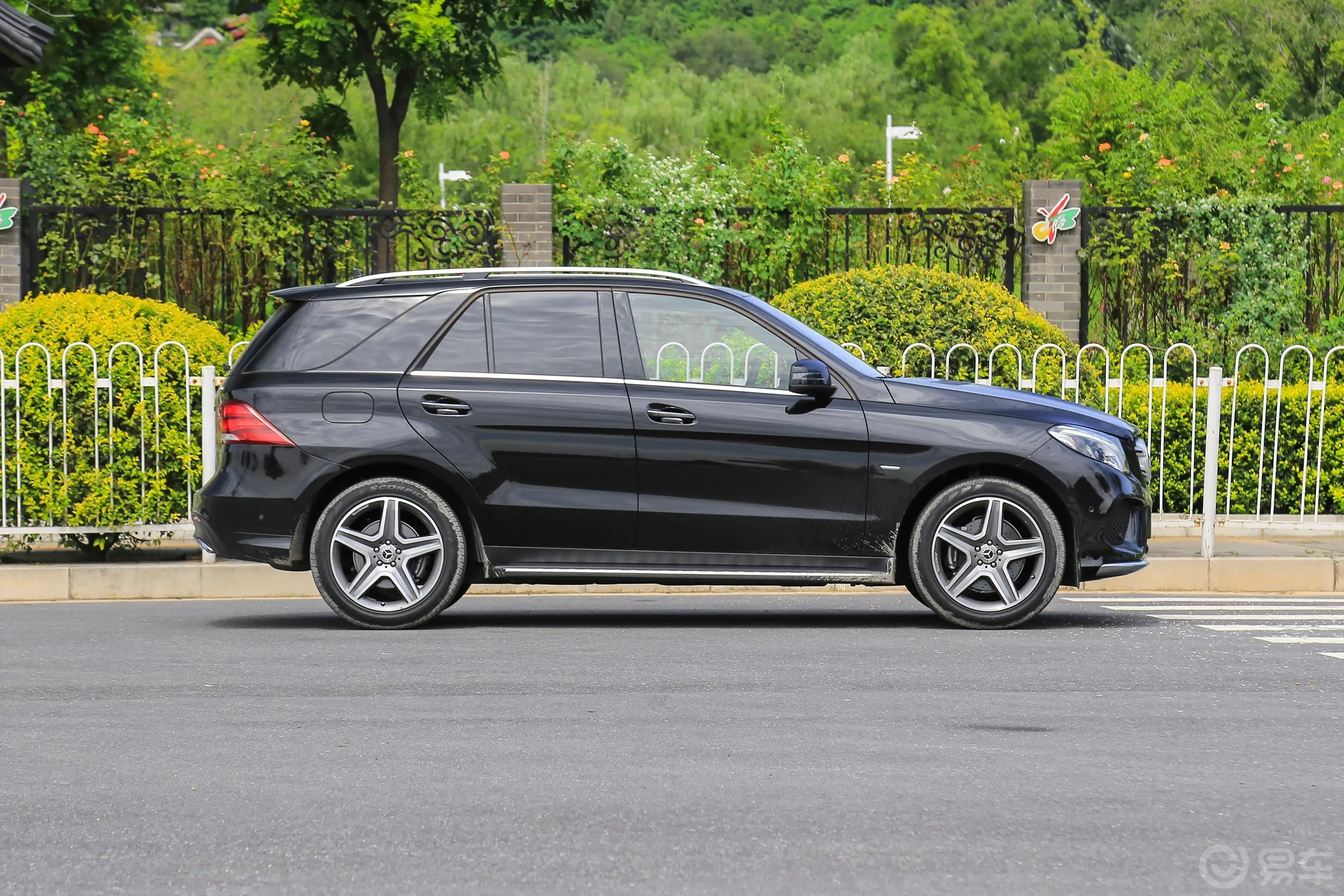 奔驰GLEGLE 400 4MATIC 臻藏版正侧车头向右水平