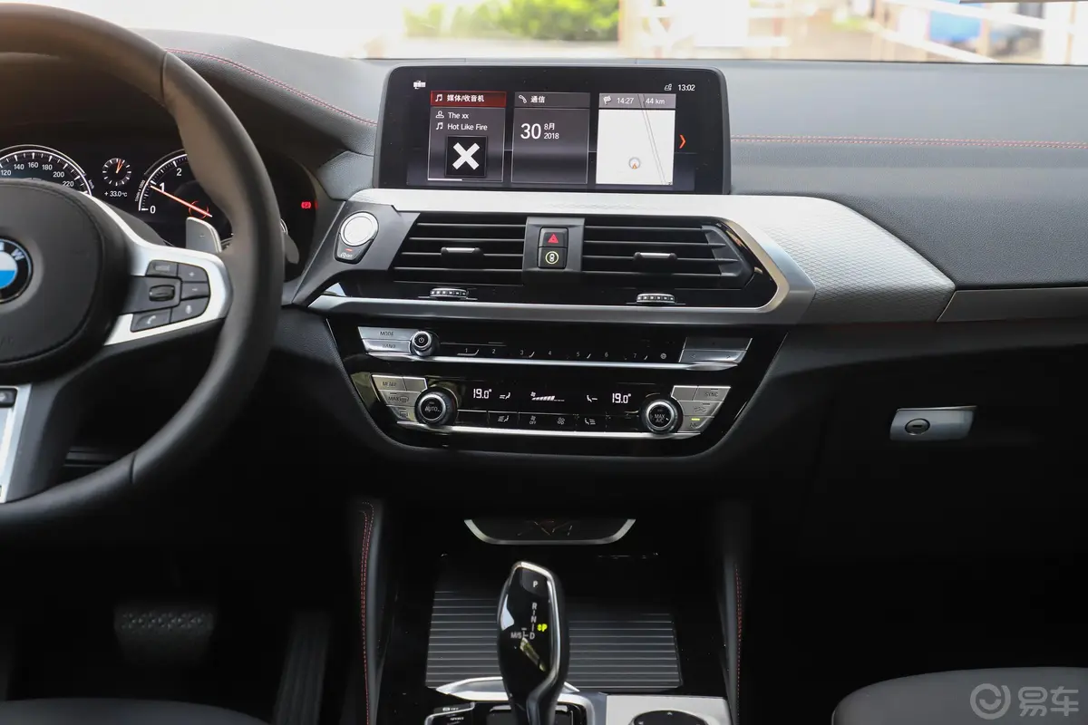 宝马X4xDrive30i M运动套装中控台整体