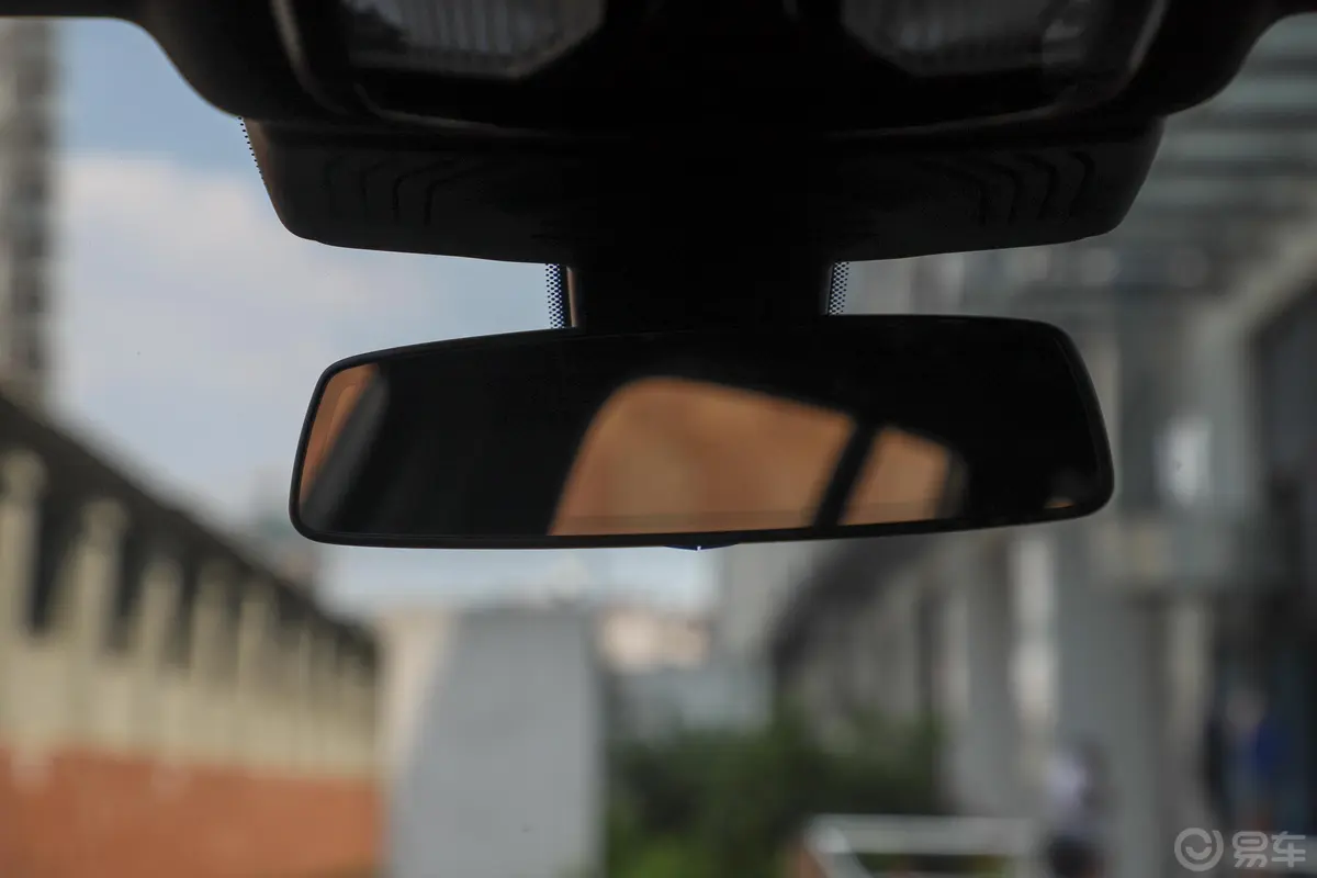 宝马X4xDrive30i M运动套装内后视镜