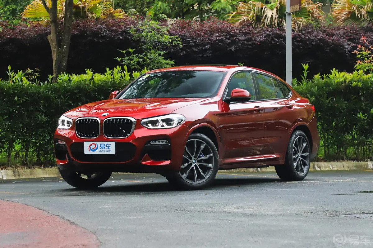 宝马X4xDrive30i M运动套装侧前45度车头向左水平