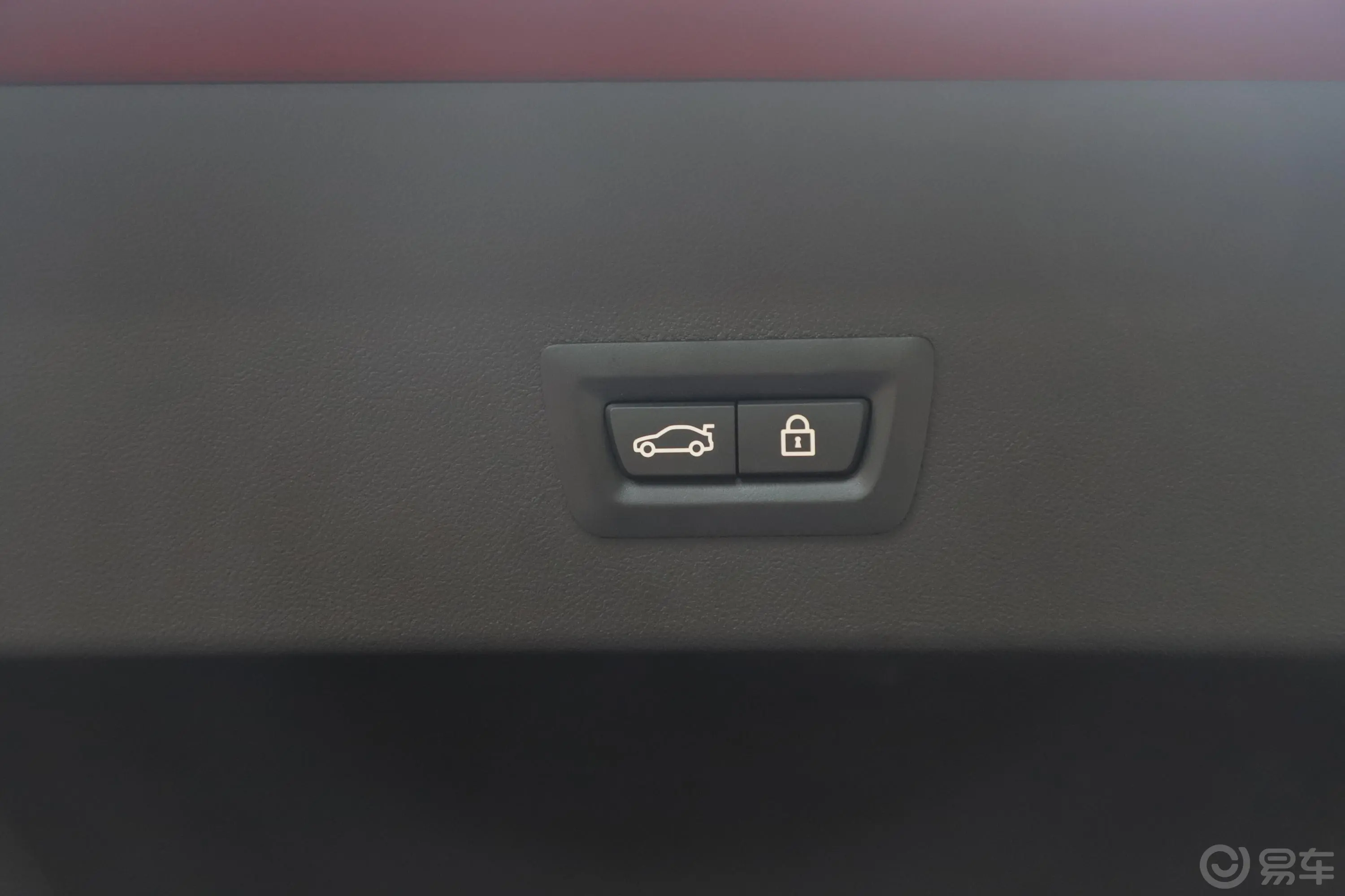 宝马X4xDrive30i M运动套装电动尾门按键（手动扶手）