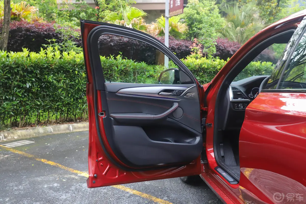 宝马X4xDrive30i M运动套装驾驶员侧前车门