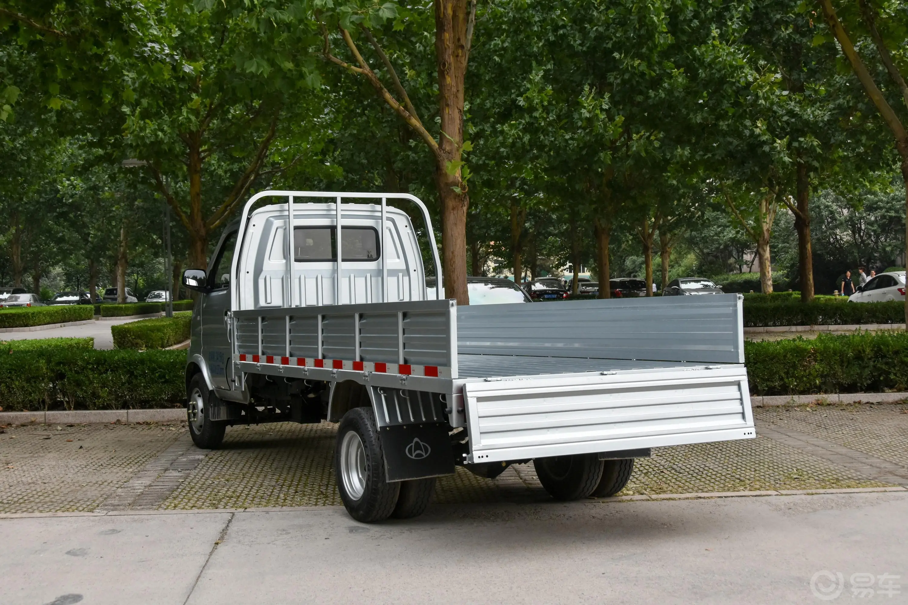 神骐T20T20L 载货车单排 1.5L 手动 标准版 3.6米货箱空间