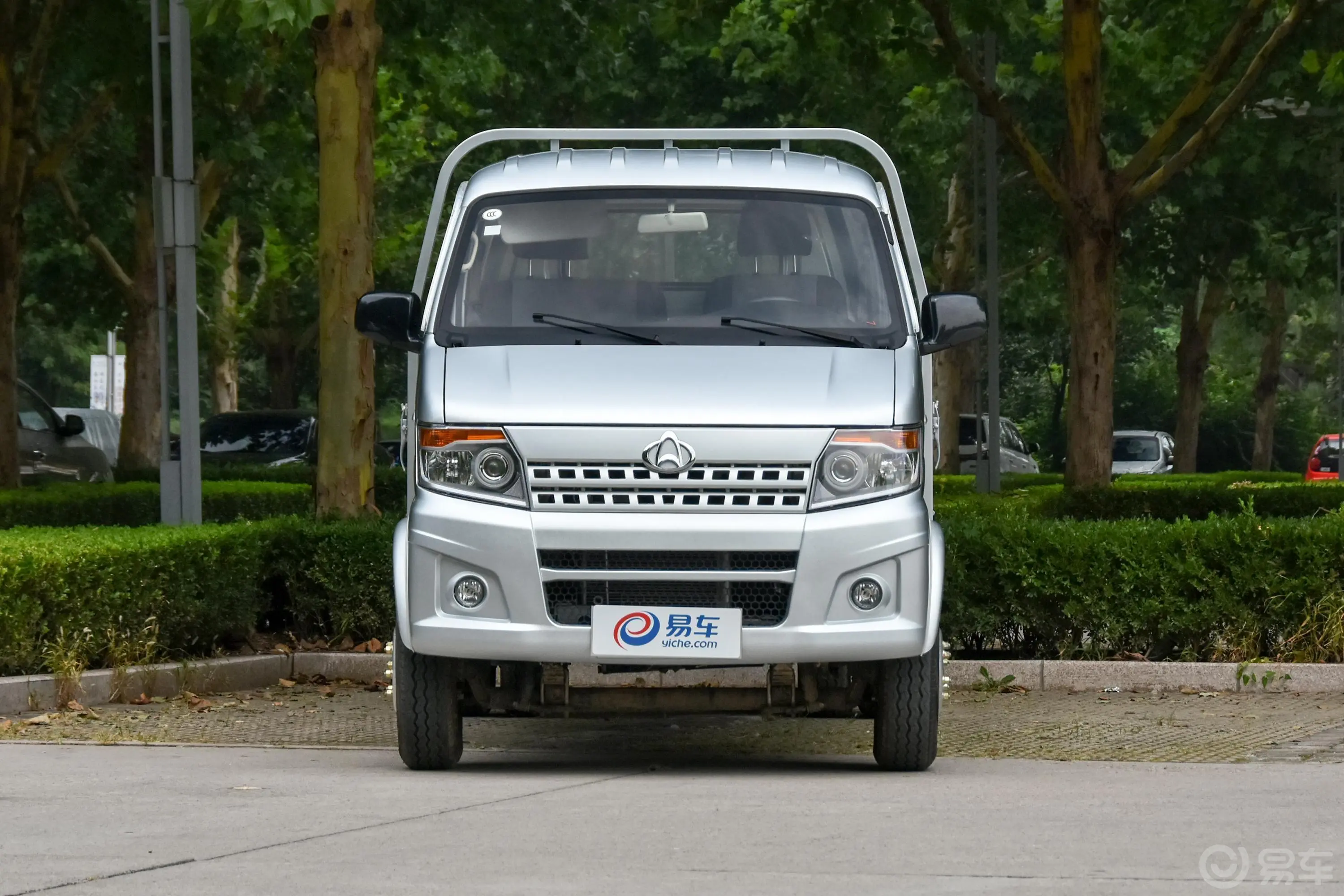 神骐T20T20L 载货车单排 1.5L 手动 标准版 3.6米货箱正前水平
