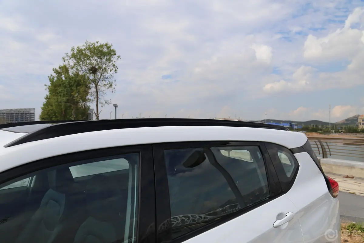 沃兰多Redline 530T 手自一体 耀享版 7座 国V外观