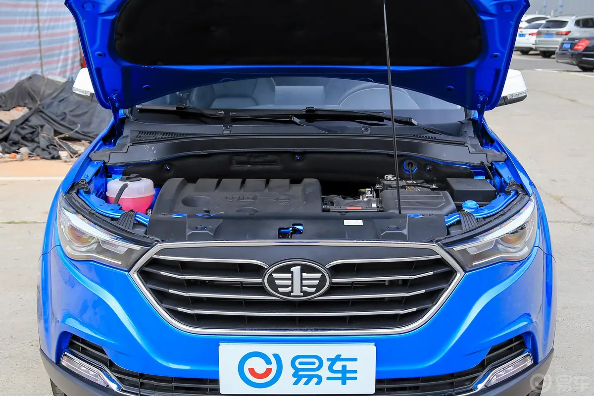 奔腾X401.6L 手自一体 互联智享型 国V外观