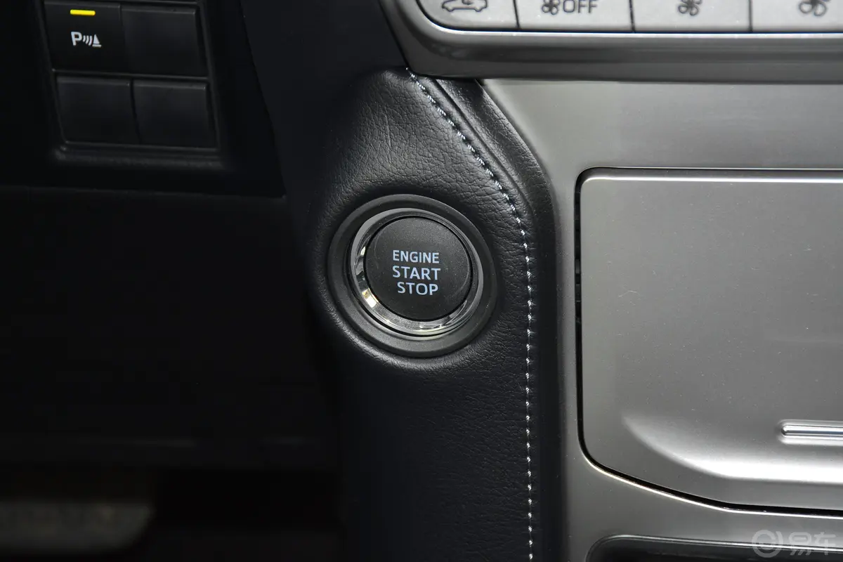 普拉多3.5L TX-L NAVI(后挂备胎)钥匙孔或一键启动按键
