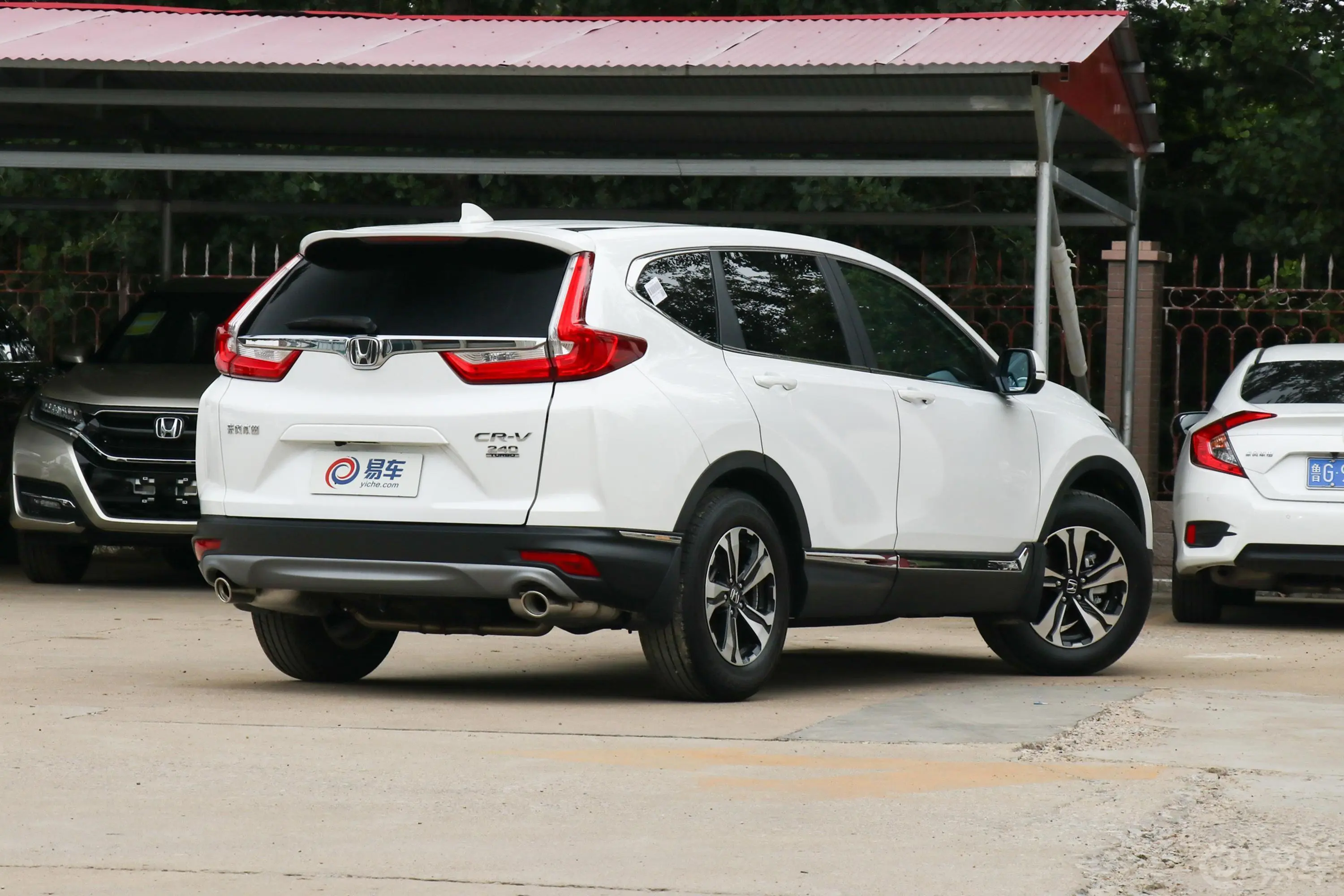 本田CR-V240TURBO CVT 两驱 风尚版侧后45度车头向右水平