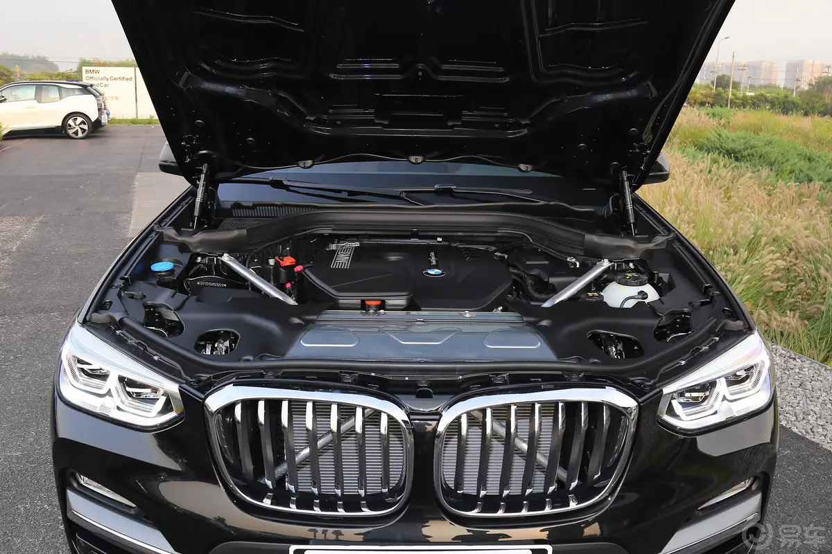 宝马X3xDrive 28i 豪华套装 国V发动机舱整体