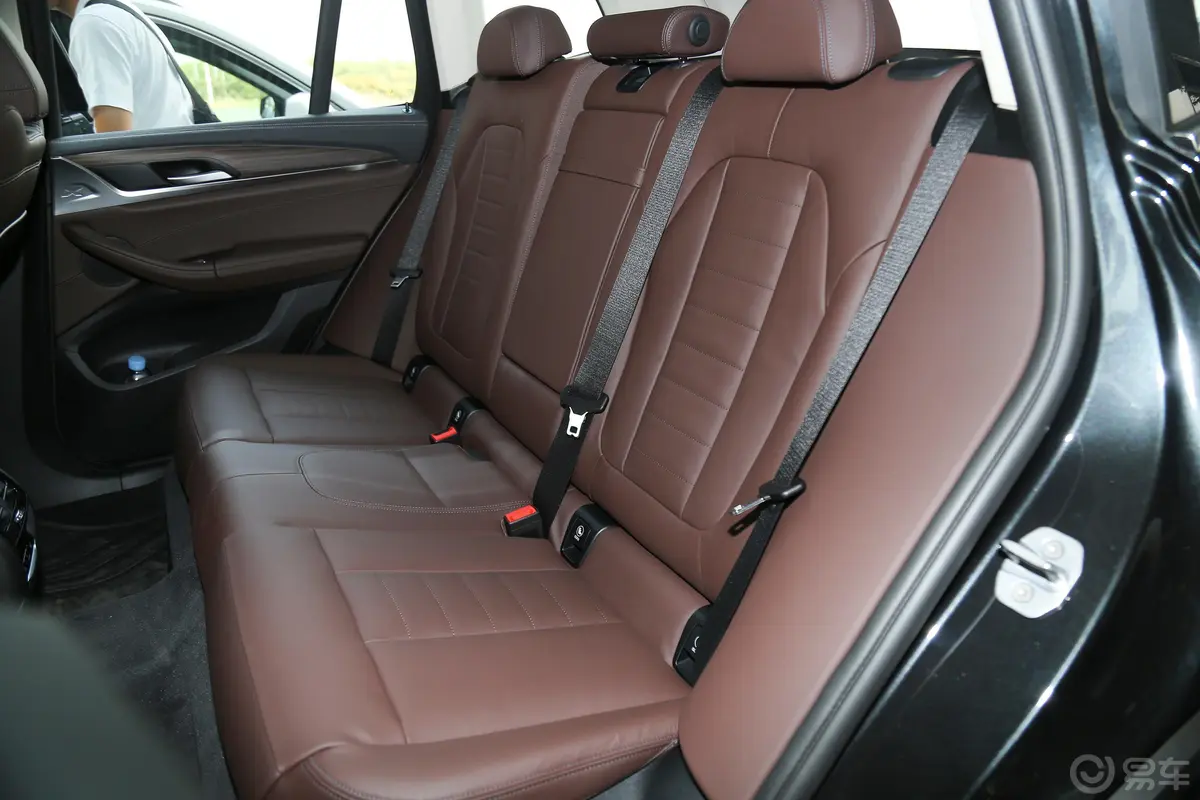 宝马X3xDrive 28i 豪华套装 国V后排座椅