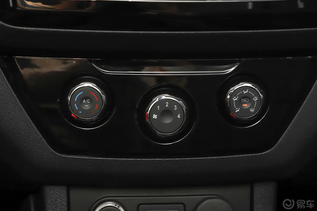 瑞迈2.8T 手动 两驱 豪华版 柴油空调