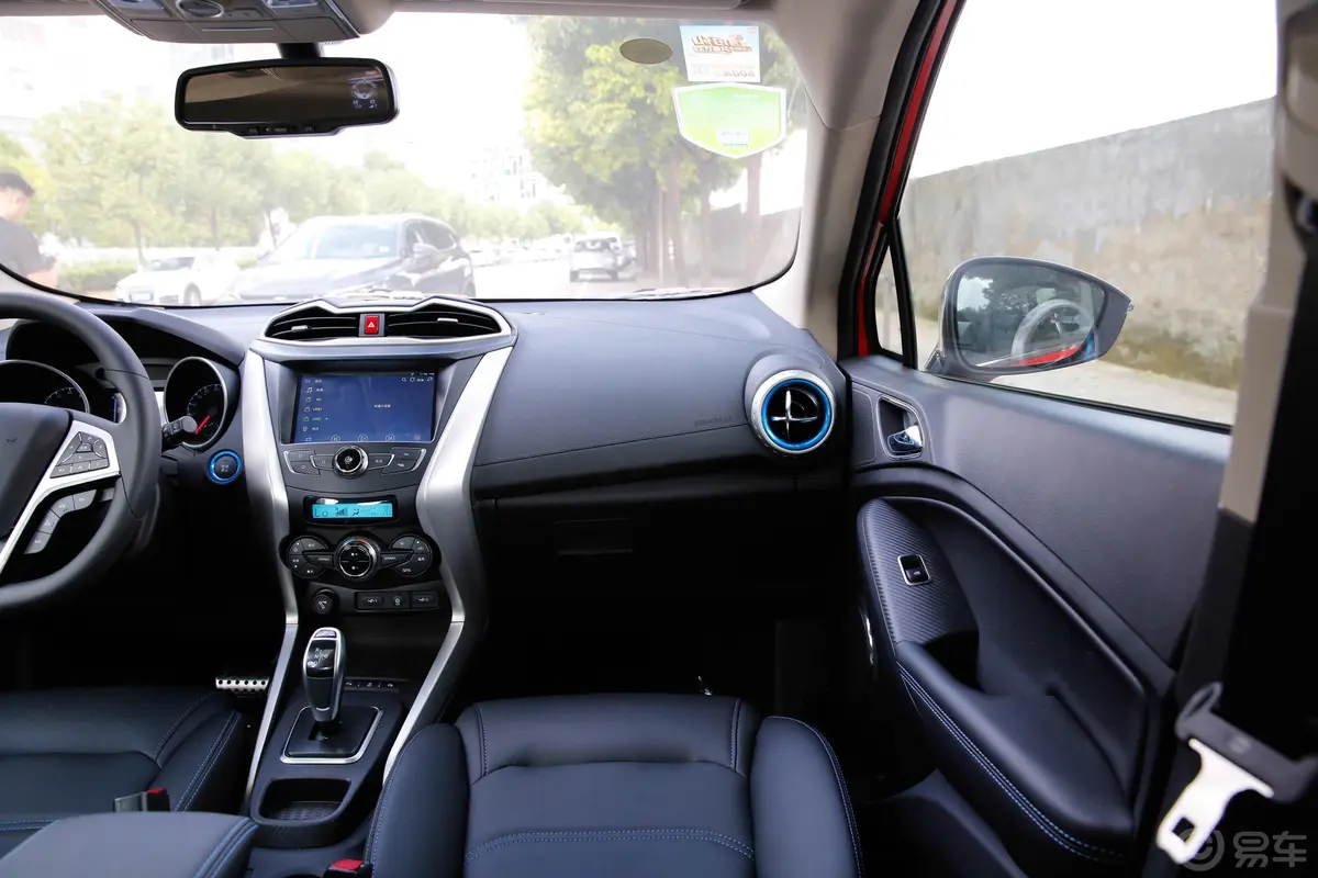 元新能源EV360 智联创酷版副驾驶位区域