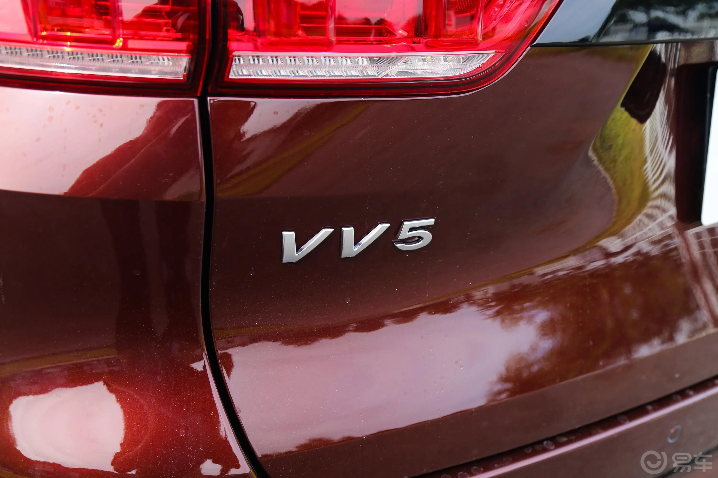 魏牌VV5升级款 2.0T 双离合 两驱 超豪版 国V外观