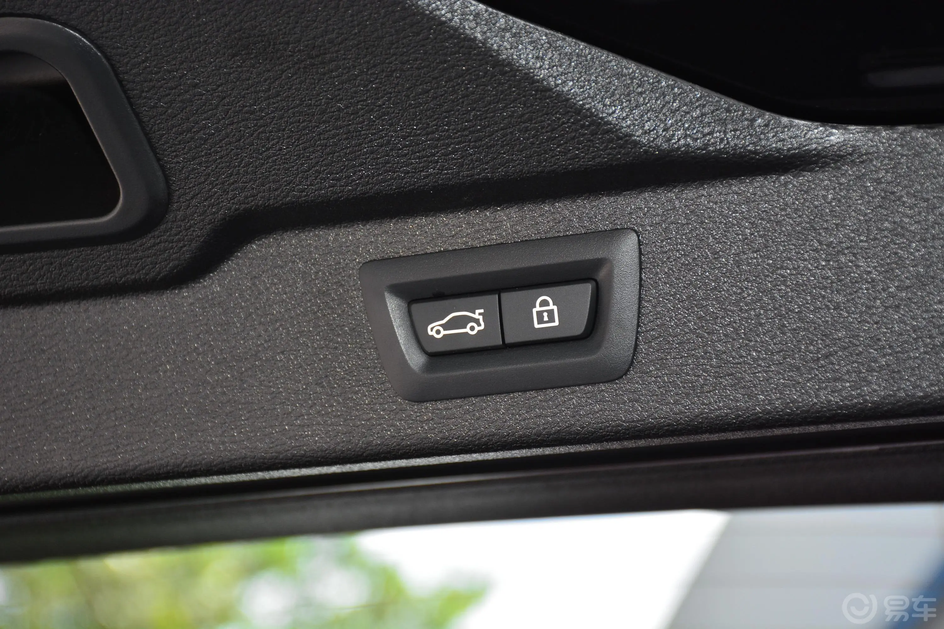 宝马X5(进口)xDrive35i M运动版电动尾门按键（手动扶手）