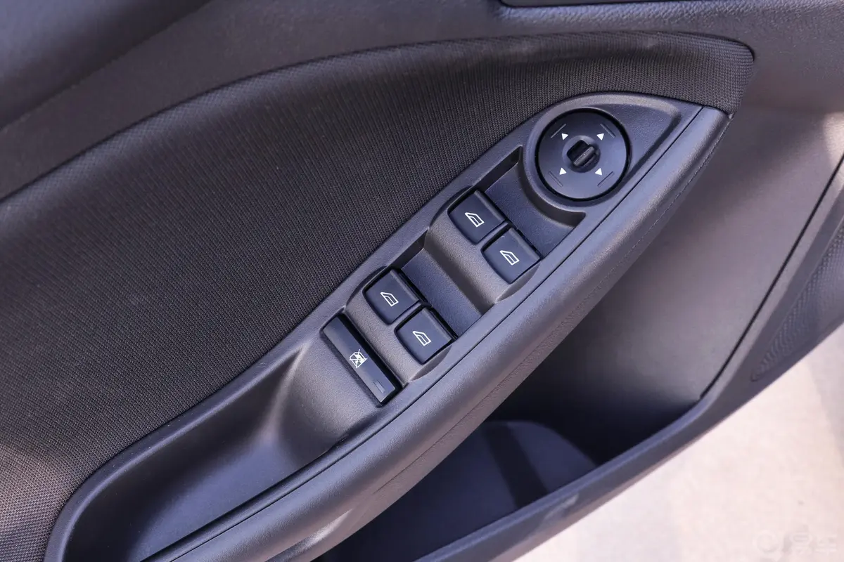 福克斯两厢经典 1.6L 双离合 舒适型智行版车窗调节整体