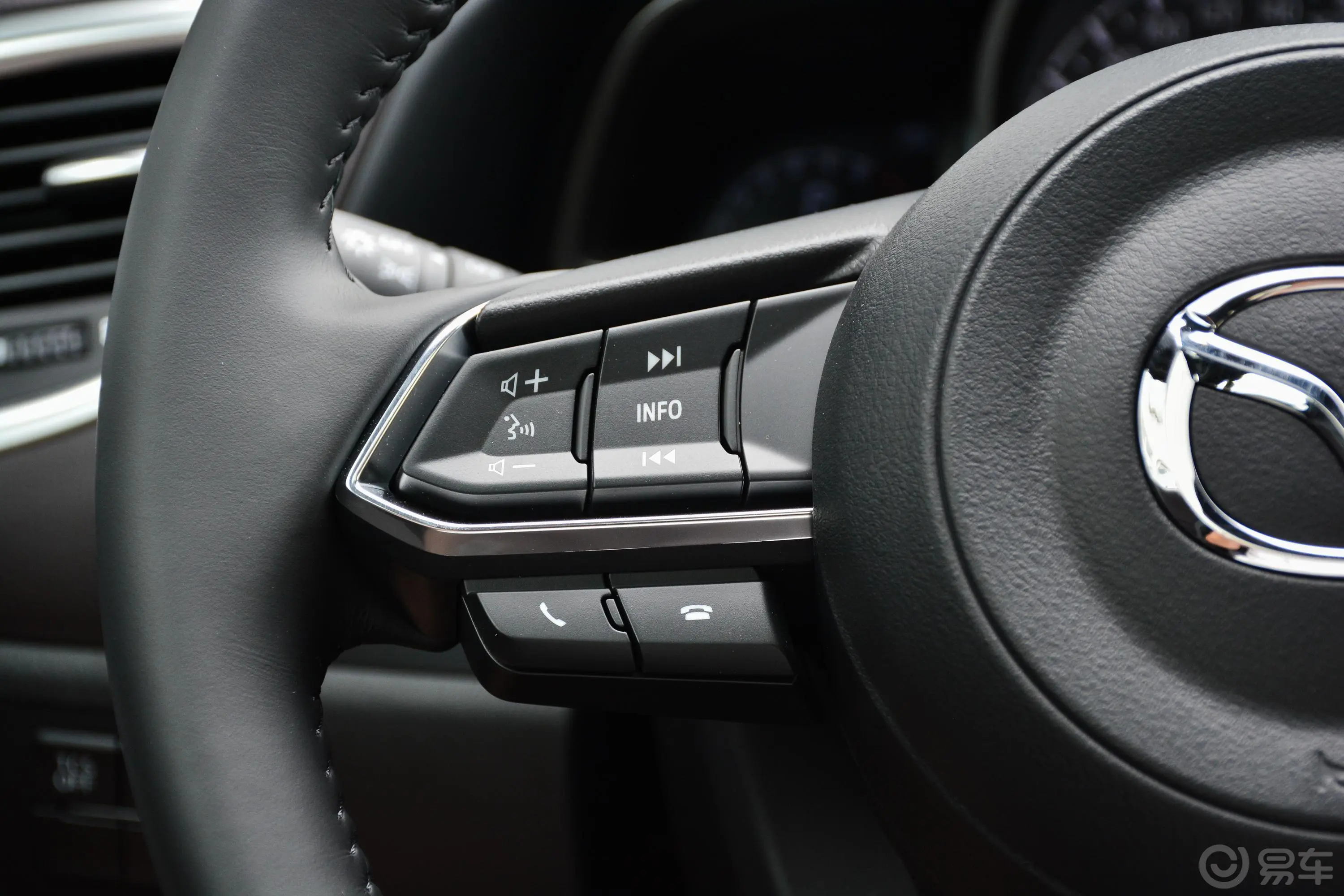 马自达CX-42.0L 手自一体 两驱 蓝天品位升级版 国V左侧方向盘功能按键
