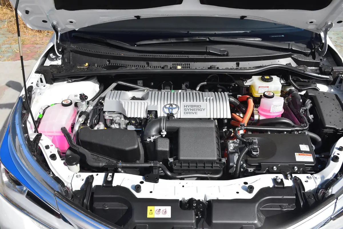 卡罗拉改款 双擎 1.8L E-CVT 领先版外观