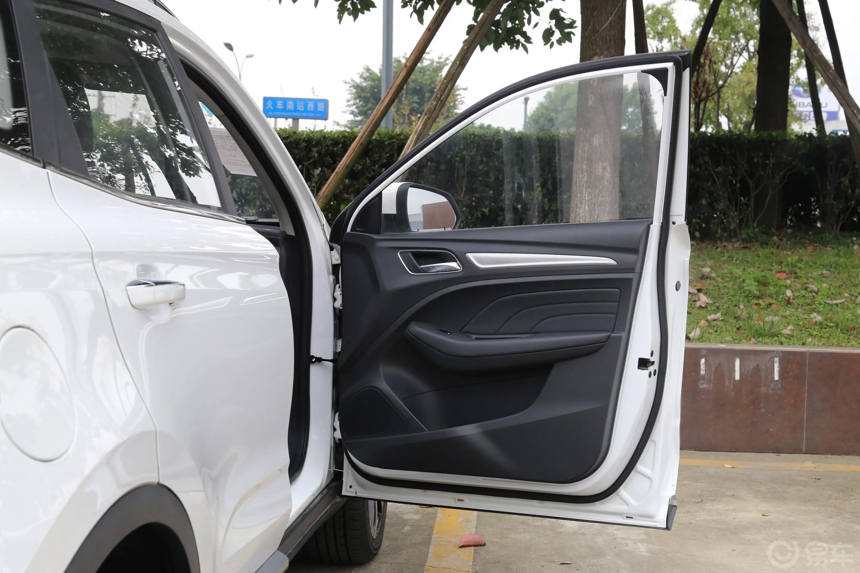 荣威RX31.6L 手动 互联网智享版副驾驶员车门
