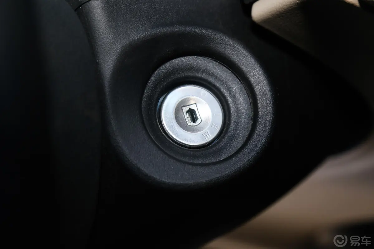 全顺商旅房车PLUS 2.2T 手动 福全版 柴油钥匙孔或一键启动按键