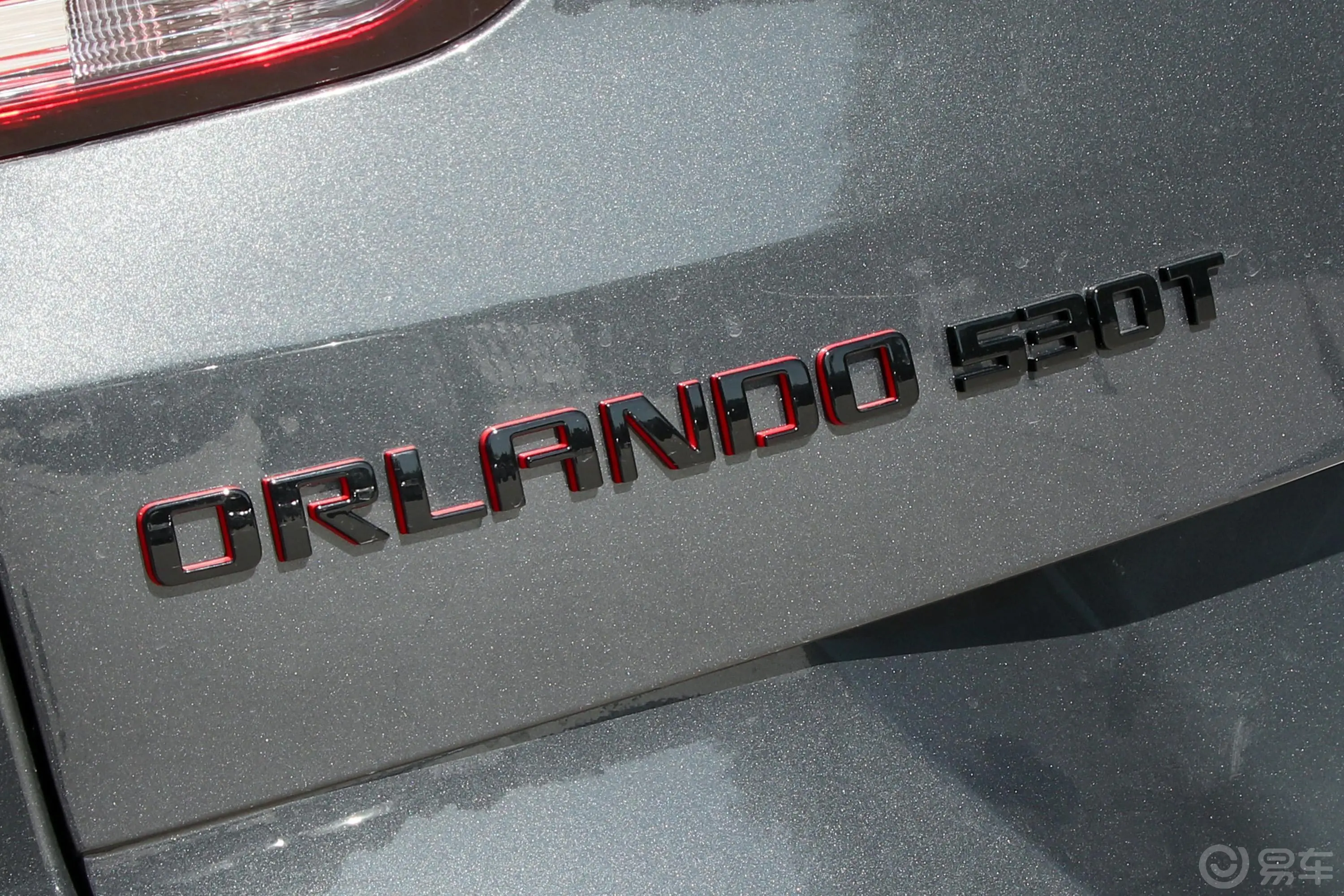 沃兰多Redline 530T 手自一体 纵享版 7座 国V外观