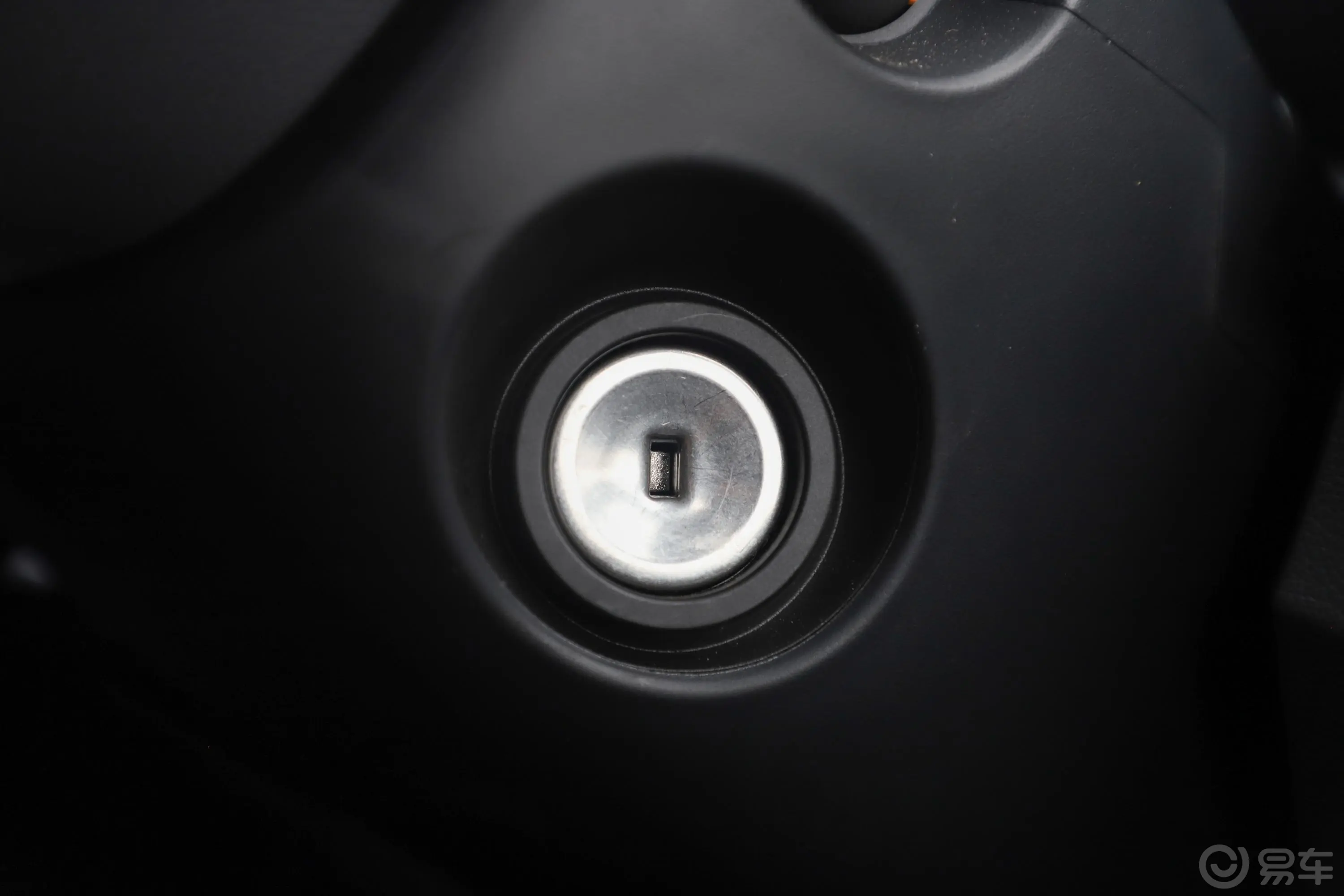 荣威RX31.6L 手动 精英版钥匙孔或一键启动按键