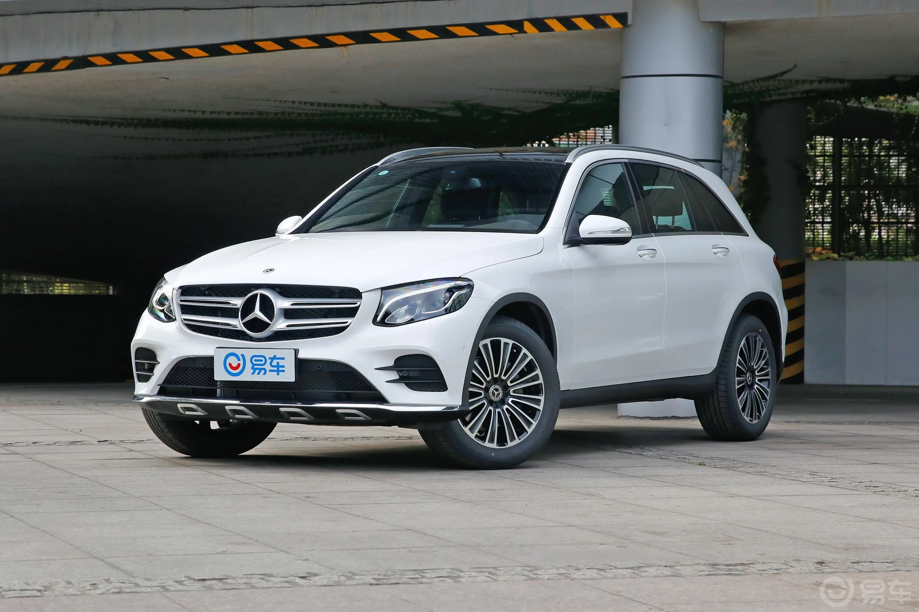 奔驰GLCGLC 260 L 4MATIC 动感版外观