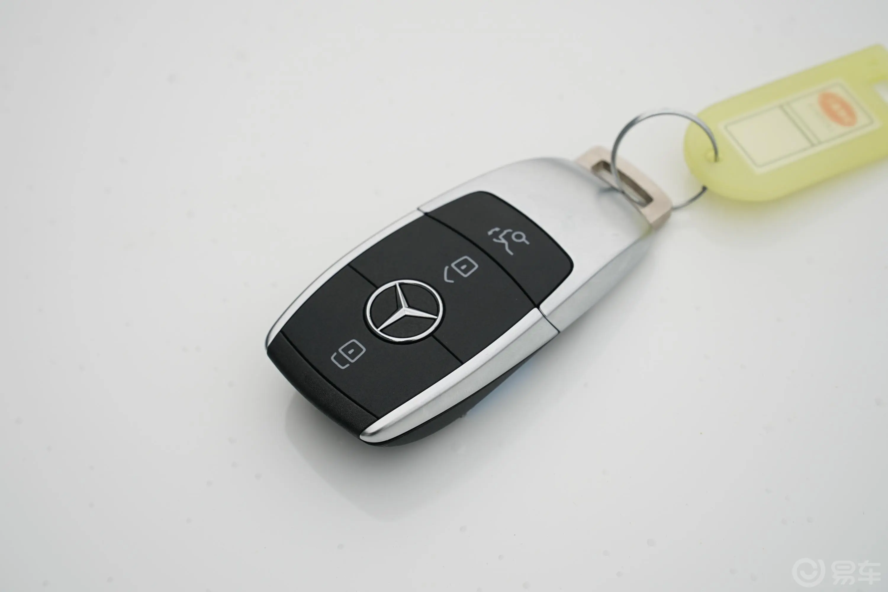 奔驰C级C 180 L 时尚版 运动轿车钥匙孔或一键启动按键