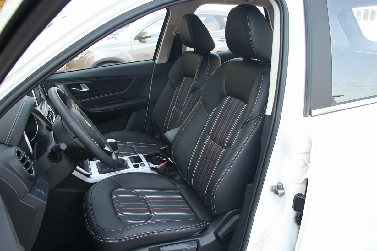 奔腾X401.6L 手动 舒适型 国V驾驶员座椅