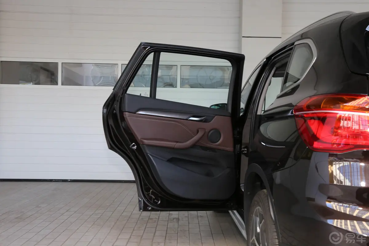 宝马X1sDrive18Li 尊享版驾驶员侧后车门